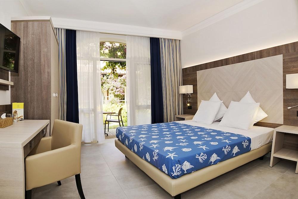 Tui Magic Life Calabria Hotel Pizzo  Exterior photo